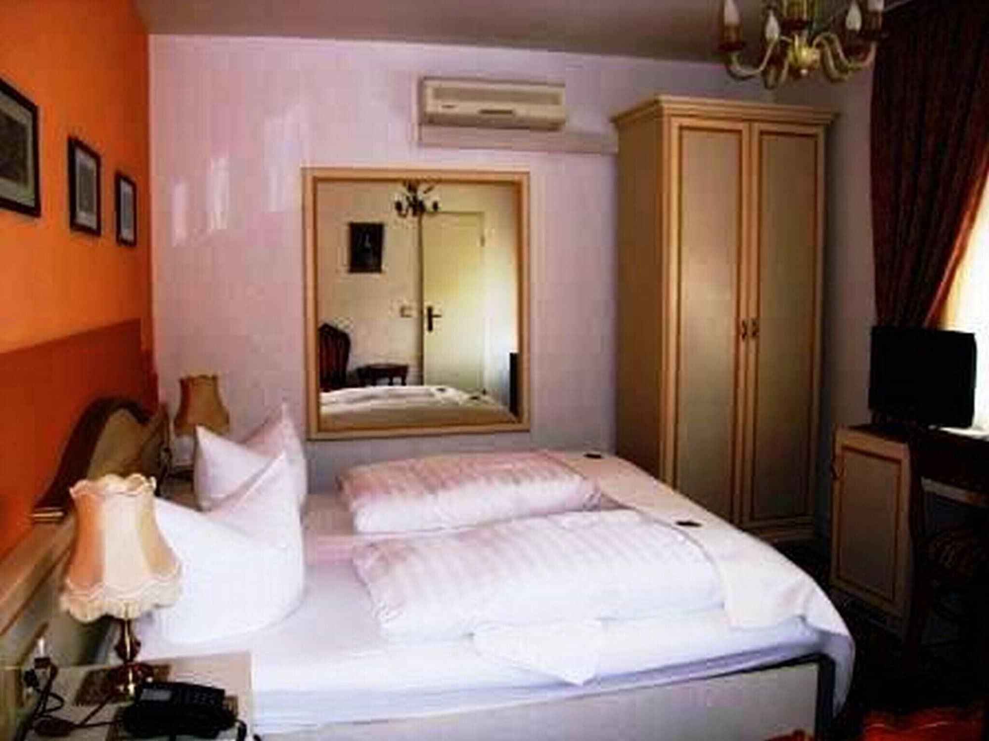 דיסלדורף Haus Mooren, Hotel Garni מראה חיצוני תמונה