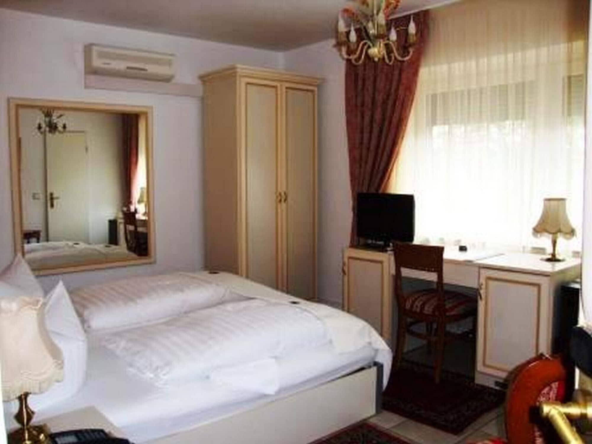 דיסלדורף Haus Mooren, Hotel Garni מראה חיצוני תמונה